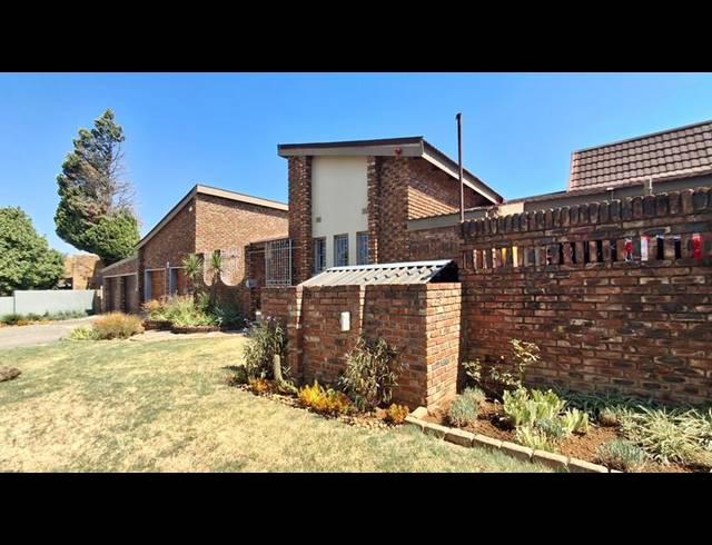 4 BEDROOM HOUSE FOR SALE IN MEYERHOF